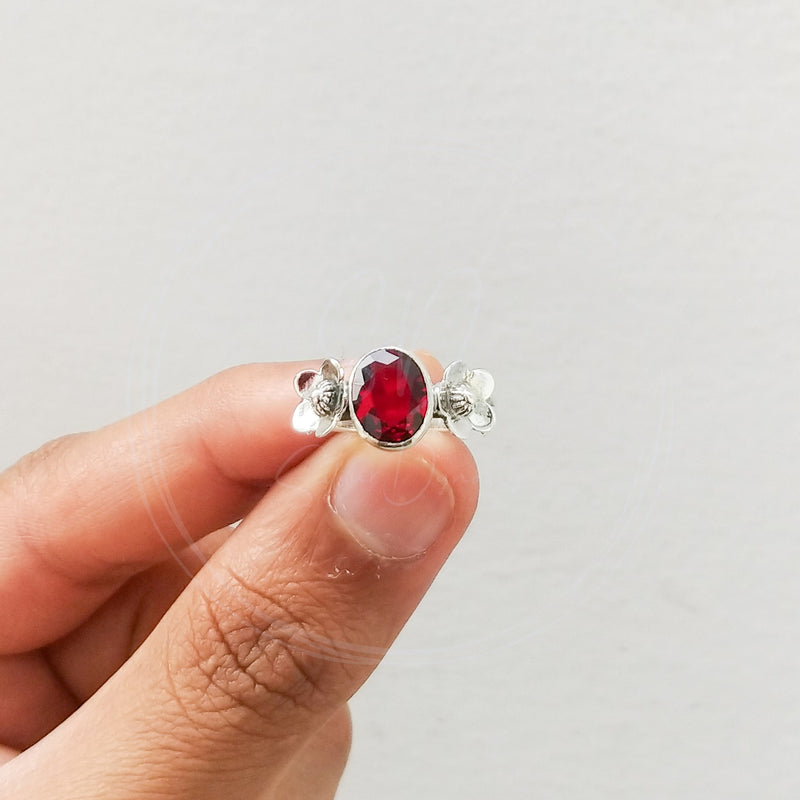 'Flower' Garnet 925 Solid Sterling Silver Ring