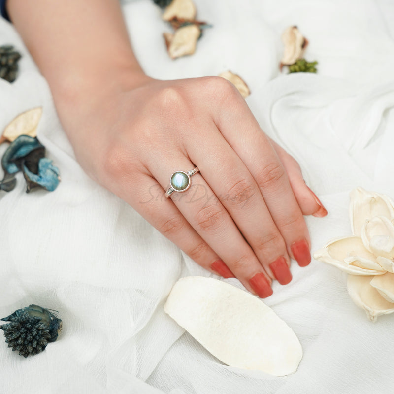 'Minimalist' Labradorite Ring, 925 Solid Sterling Silver Ring